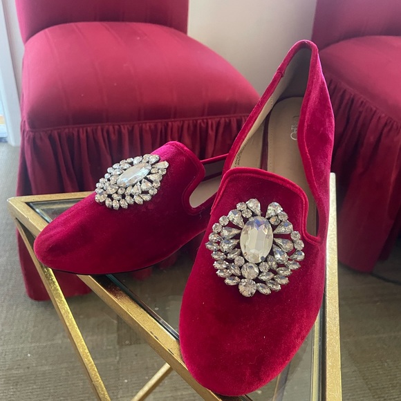 Cato Crushed Red Velvet Flats  Faux Suede Loafers Womens 10M w Rhinestone Broach - Picture 3 of 15